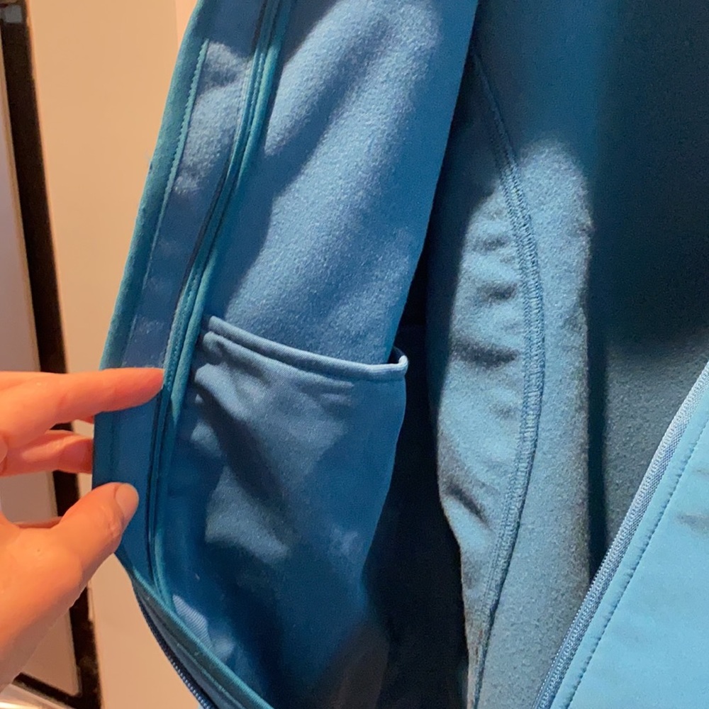 Light weight warm jacket. - Picture 3 of 5